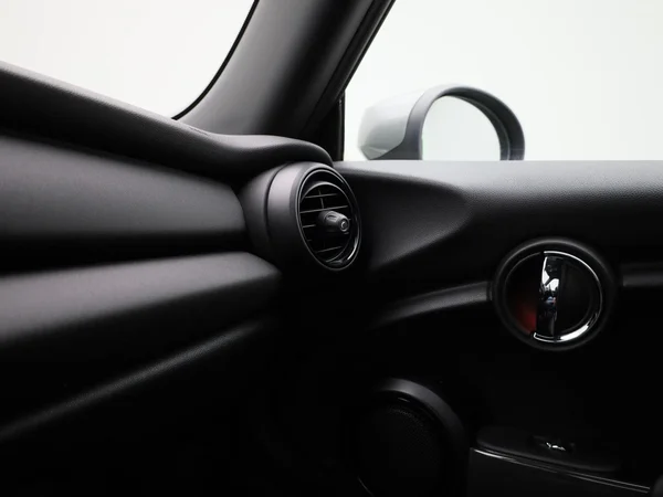 MINI One (2021) — foto 20 van 39