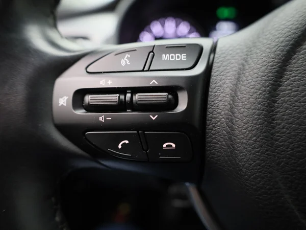 Kia Rio (2023) — foto 9 van 37