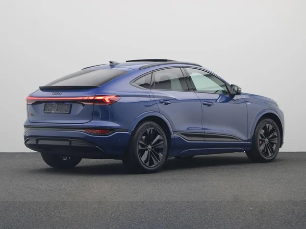 AUDI Q6 Sportback e-tron (2025) — foto 12 van 31