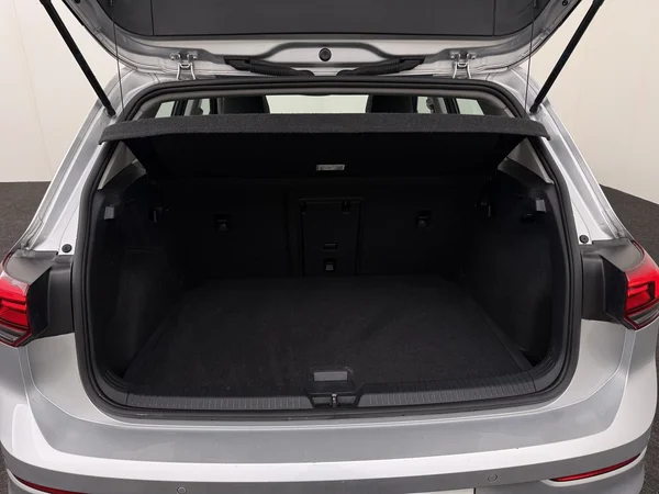 VOLKSWAGEN Golf (2021) — foto 8 van 30