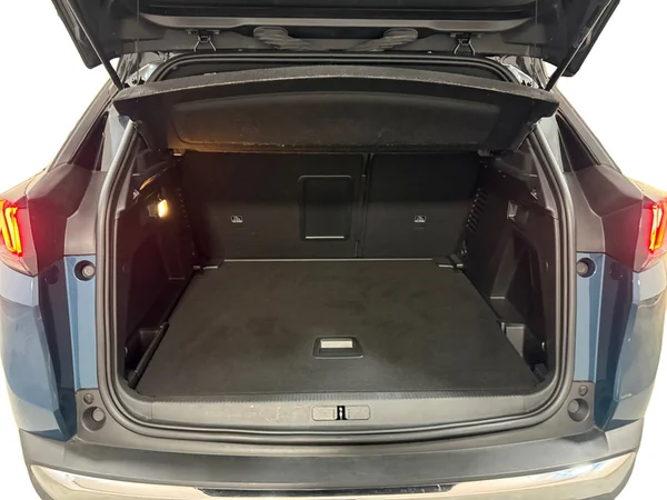 Peugeot 3008 (2022) — foto 17 van 30