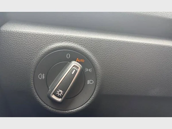 Volkswagen T-Roc (2021) — foto 14 van 23