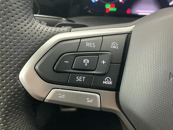 VOLKSWAGEN Golf VIII (2025) — foto 9 van 36