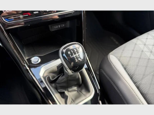 Volkswagen T-Roc (2024) — foto 9 van 26
