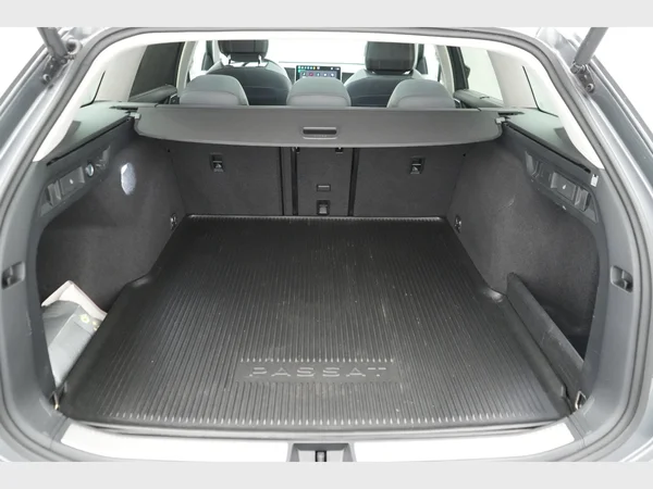 VOLKSWAGEN Passat SW (2025) — foto 14 van 33