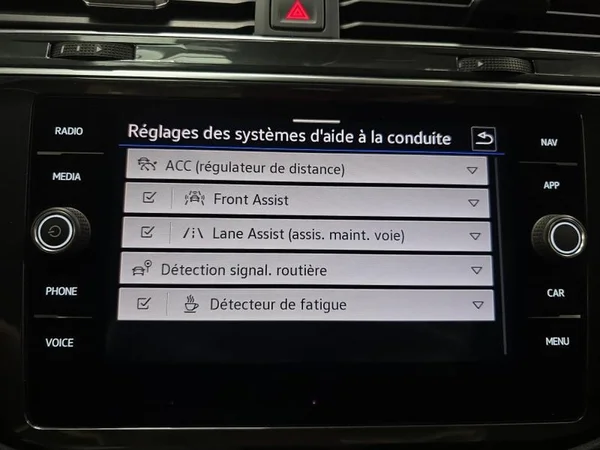 VOLKSWAGEN Tiguan Dsl (2021) — foto 16 van 32