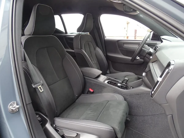 Volvo XC40 (2023) — foto 5 van 28