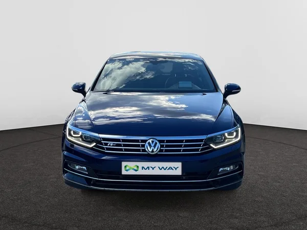 VOLKSWAGEN Passat (2018) — foto 11 van 22