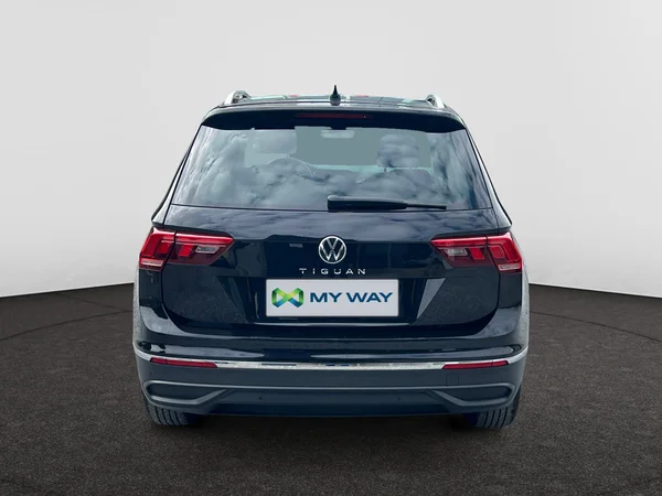 VOLKSWAGEN Tiguan (2021) — foto 12 van 17