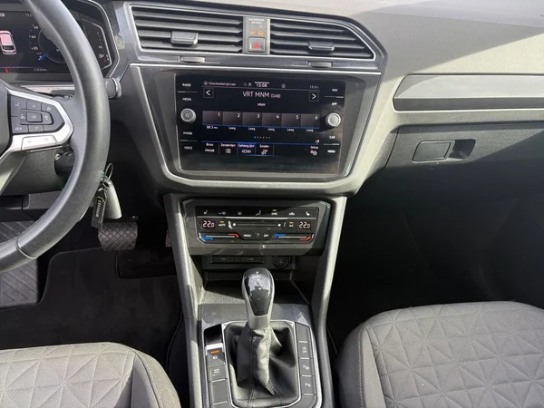 VOLKSWAGEN Tiguan (2023) — foto 3 van 21