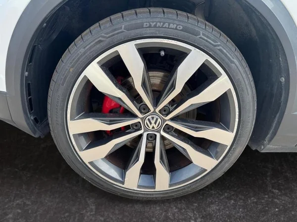 VOLKSWAGEN T-Roc (2018) — foto 25 van 31
