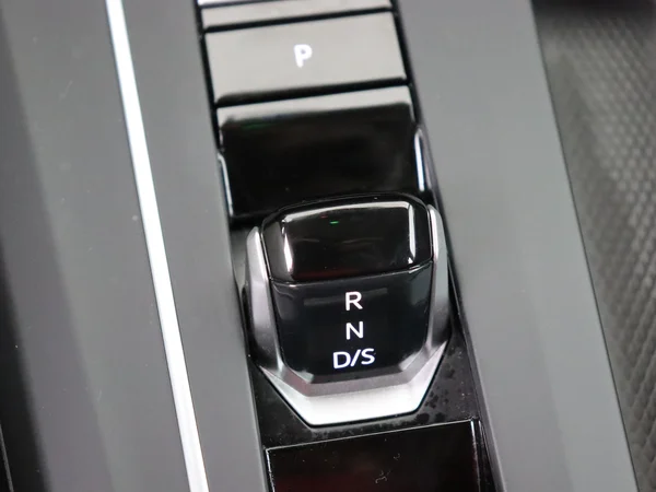 VOLKSWAGEN Golf (2024) — foto 4 van 27