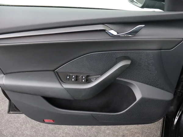 SKODA Octavia Combi (2024) — foto 9 van 18