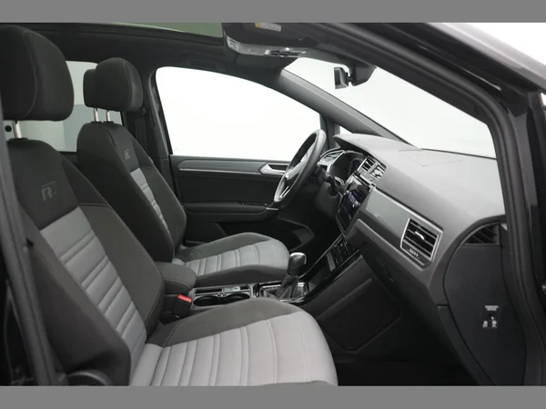 VOLKSWAGEN Touran (2023) — foto 13 van 30