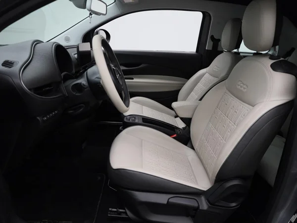Fiat 500e (2023) — foto 4 van 39