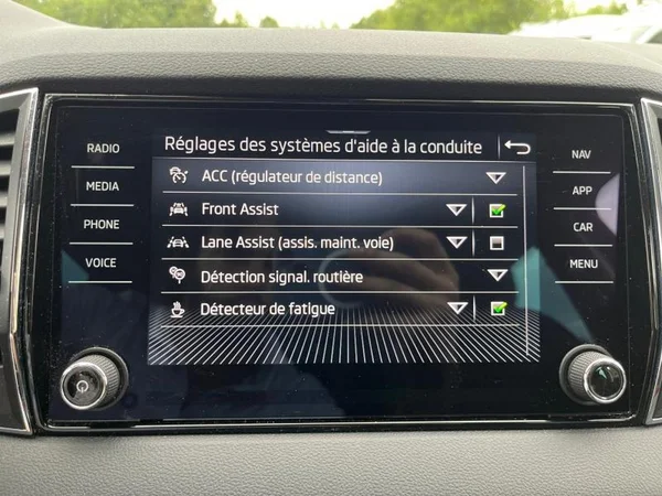 SKODA Karoq (2022) — foto 15 van 32