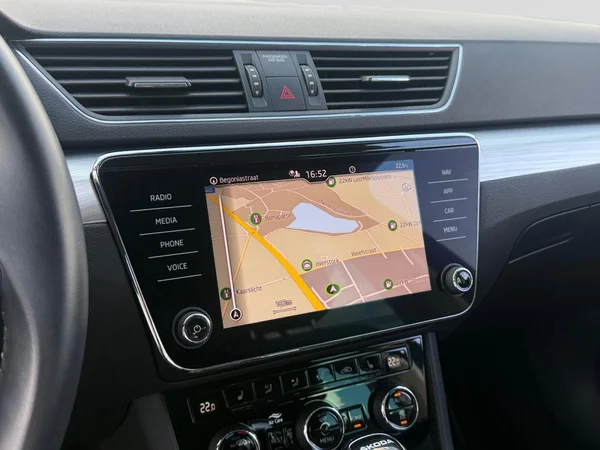 SKODA Superb Combi (2022) — foto 20 van 23