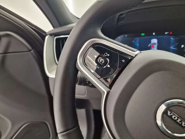 Volvo XC60 (2025) — foto 6 van 18