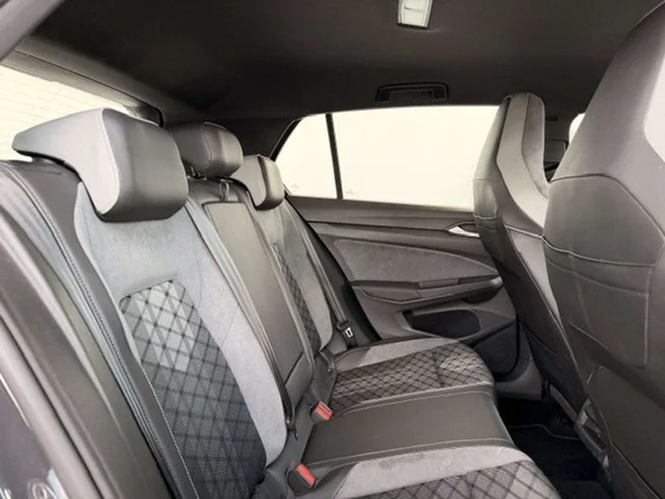 Volkswagen Golf (2024) — foto 21 van 22