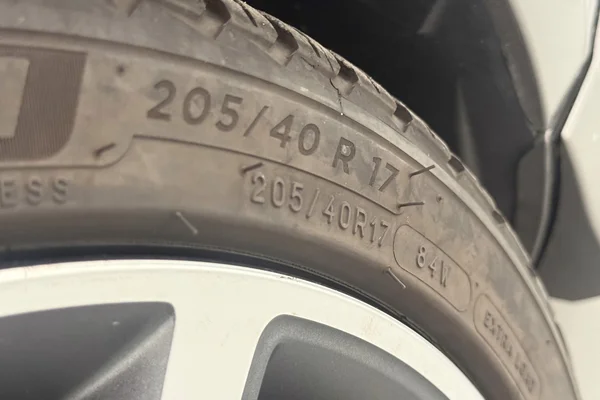 Abarth 595 (2021) — foto 2 van 27