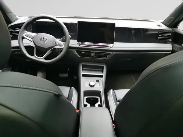 VOLKSWAGEN Tiguan (2026) — foto 3 van 23
