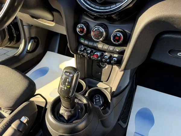 Mini Cooper (2018) — foto 5 van 28