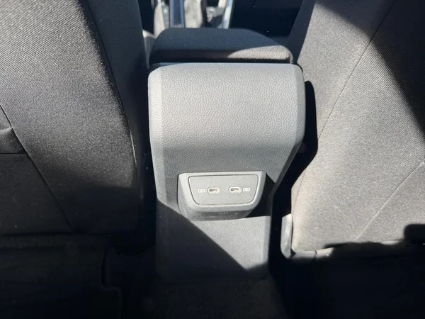 VOLKSWAGEN Taigo (2023) — foto 6 van 21