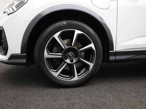 AUDI Q3 Sportback PHEV (2023) — foto 5 van 24