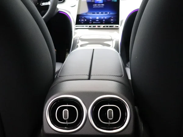 Mercedes-Benz C-Klasse (2025) — foto 8 van 24