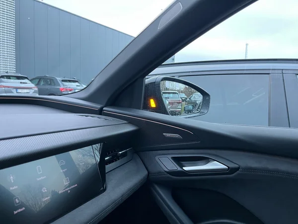 AUDI Q6 e-tron (2024) — foto 8 van 24