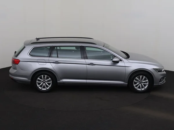 VOLKSWAGEN Passat Variant (2022) — foto 25 van 29
