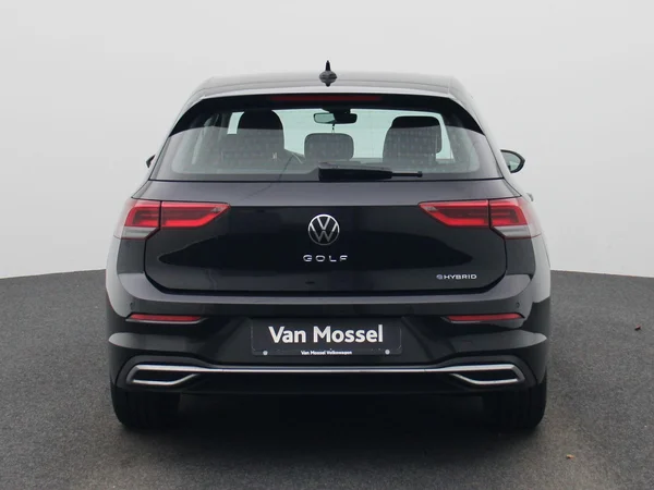 Volkswagen Golf (2023) — foto 38 van 41