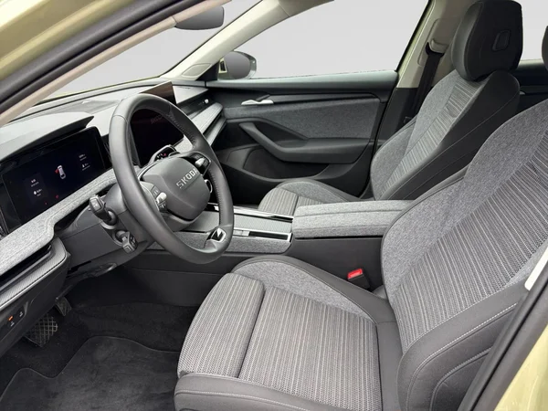 SKODA Superb Combi PHEV (2026) — foto 23 van 24