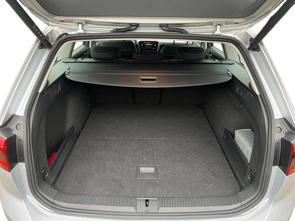 VOLKSWAGEN Passat SW (2023) — foto 14 van 24