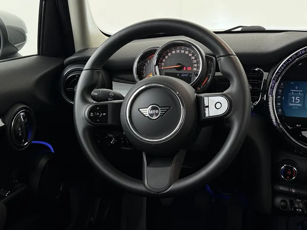 MINI Cooper (2021) — foto 14 van 29