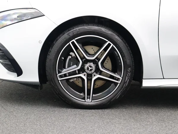 Mercedes-Benz A-Klasse (2023) — foto 30 van 32