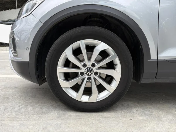 VOLKSWAGEN T-Roc (2023) — foto 16 van 24