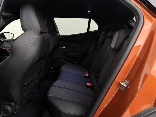 PEUGEOT e-2008 (2022) — foto 5 van 31