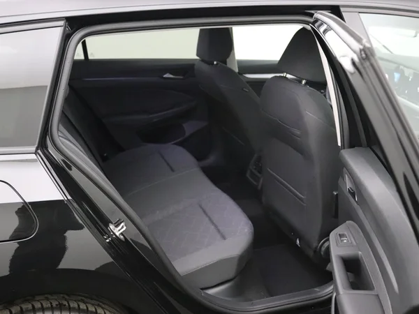 VOLKSWAGEN Golf VIII SW (2024) — foto 6 van 21