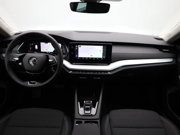 SKODA Octavia Combi PHEV (2024) — foto 11 van 21
