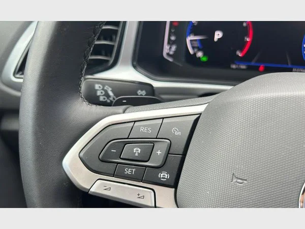 Volkswagen T-Roc (2022) — foto 15 van 29