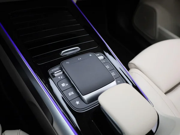 Mercedes-Benz GLB (2021) — foto 24 van 45