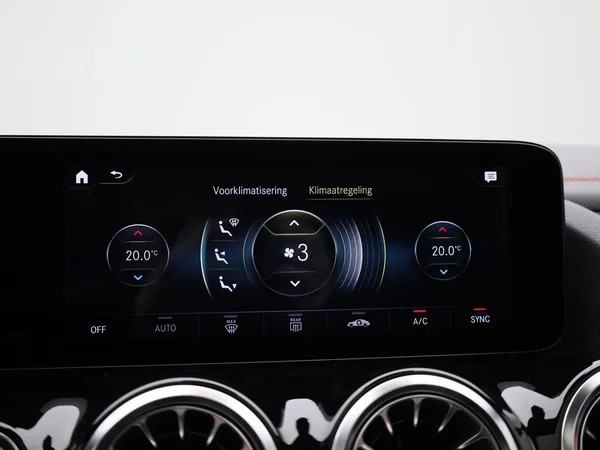 Mercedes-Benz EQA (2021) — foto 28 van 48