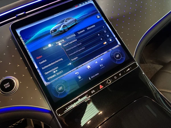 Mercedes-Benz EQE-350 (2022) — foto 7 van 29