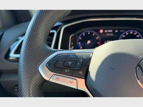 Volkswagen T-Roc (2025) — foto 14 van 29