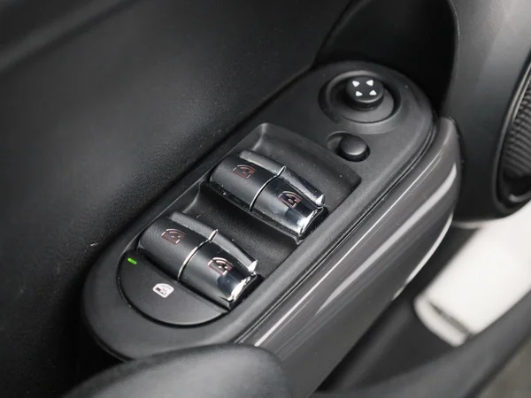 MINI One (2021) — foto 21 van 38