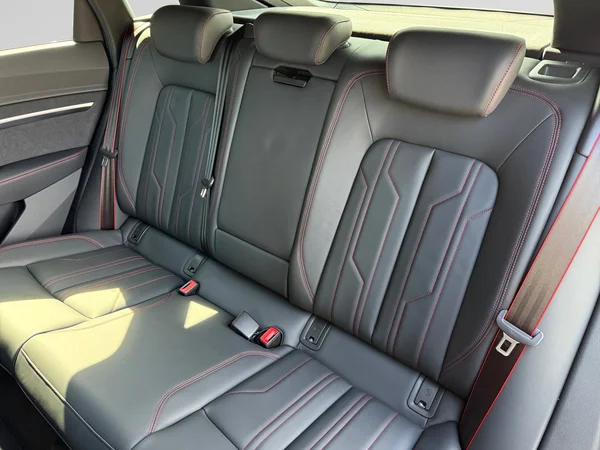 AUDI Q8 e-tron Sportback (2025) — foto 3 van 26