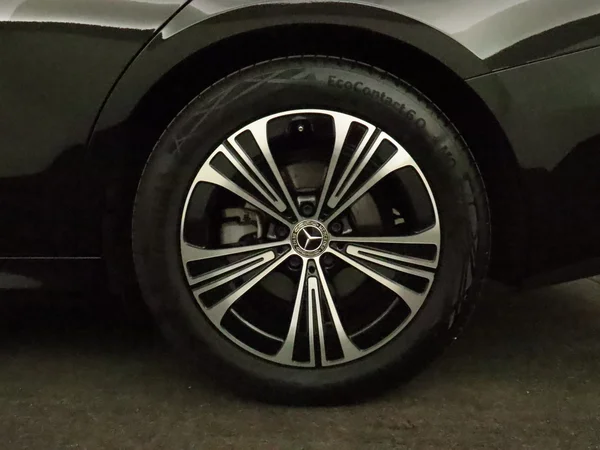 MERCEDES E 220 (2024) — foto 7 van 30
