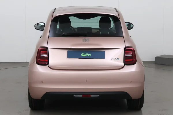 Fiat E-500 (2022) — foto 12 van 17