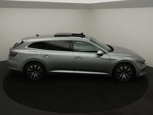 Volkswagen Arteon (2022) — foto 14 van 18